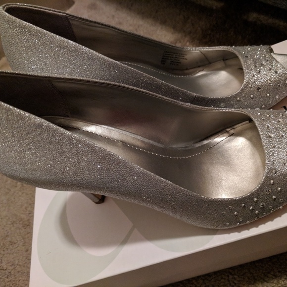 Style & Co silver heels - Picture 2 of 3